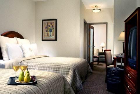 โฟร์ พอยต์ บาย เชอราตัน โฮเต็ล แอนด์ สวีท แคลกรีเวสต์ Hotel คาลการี ภายนอก รูปภาพ
