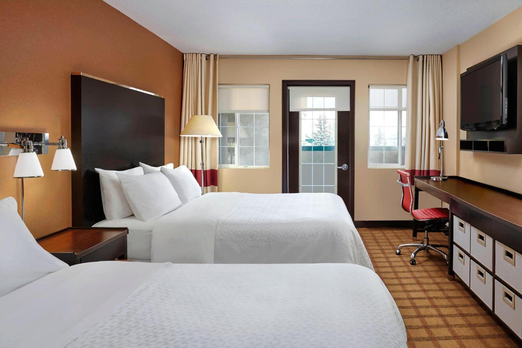 โฟร์ พอยต์ บาย เชอราตัน โฮเต็ล แอนด์ สวีท แคลกรีเวสต์ Hotel คาลการี ภายนอก รูปภาพ