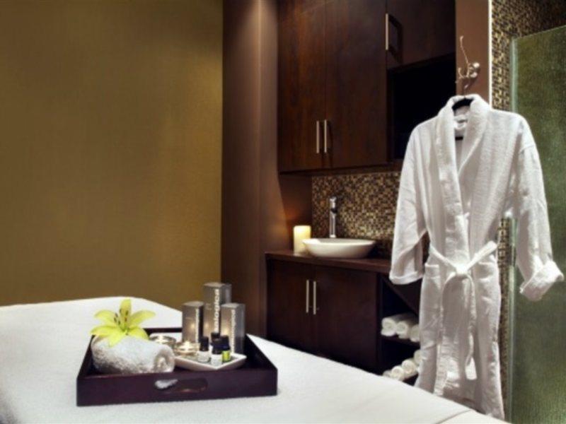 โฟร์ พอยต์ บาย เชอราตัน โฮเต็ล แอนด์ สวีท แคลกรีเวสต์ Hotel คาลการี ภายนอก รูปภาพ