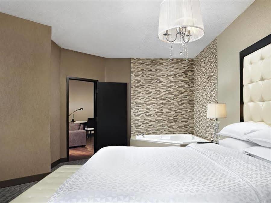โฟร์ พอยต์ บาย เชอราตัน โฮเต็ล แอนด์ สวีท แคลกรีเวสต์ Hotel คาลการี ภายนอก รูปภาพ